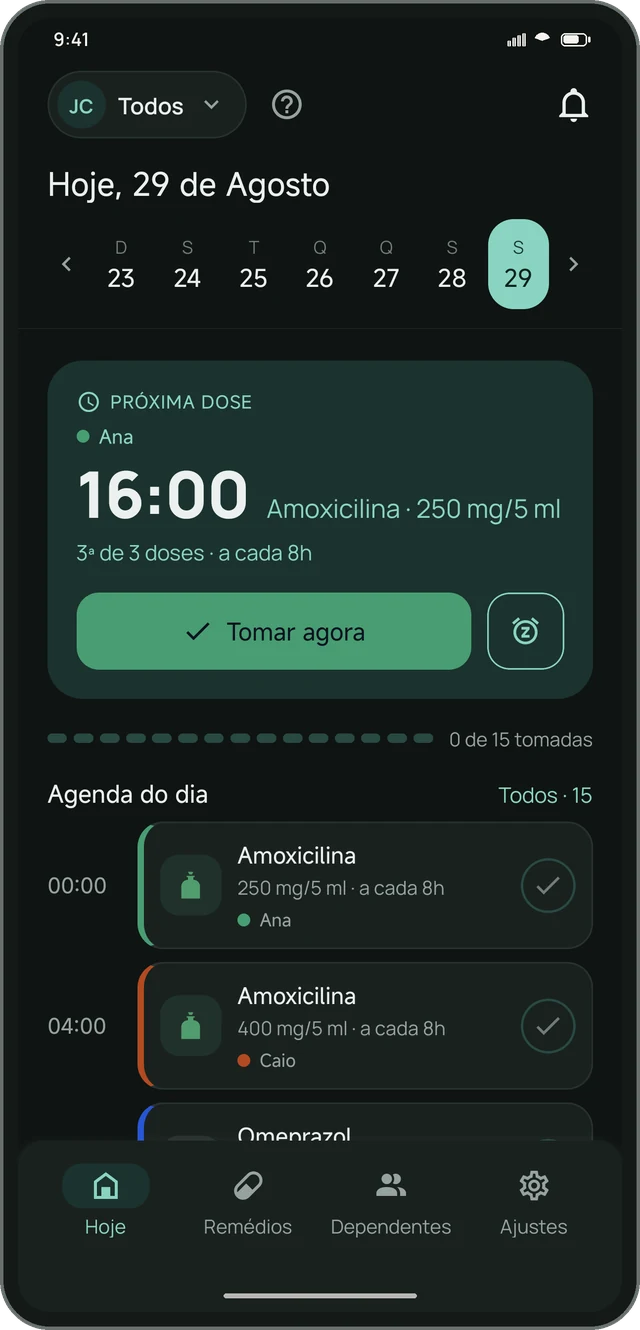 Tela “Hoje” do app Meu Cuidado no tema escuro, com a lista de lembretes de remédios do dia