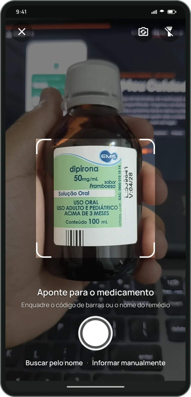 Tela de escanear medicamento do app Meu Cuidado, com a câmera apontada para o rótulo de um remédio
